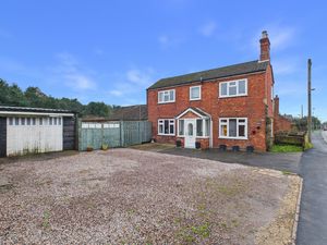 Mythe Cottage- click for photo gallery